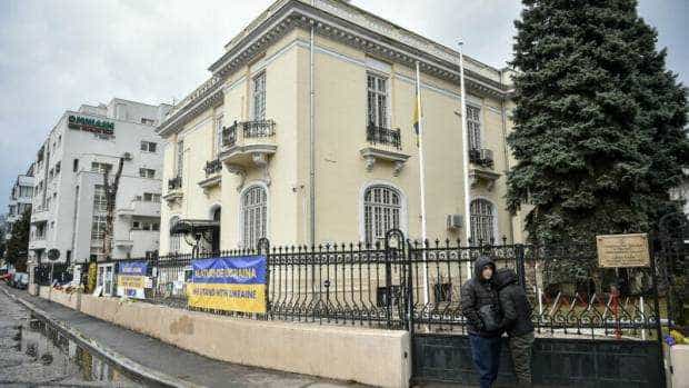 Alertă la Ambasada Ucrainei din Bucureşti după sosirea prin poștă a două plicuri suspecte