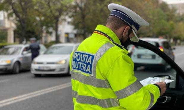 Amendat la Pitești pentru conducere agresivă. Și cu permisul suspendat!