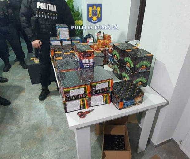 Peste 400 kg de articole pirotehnice, ridicate de polițiștii argeșeni în urma unei percheziții