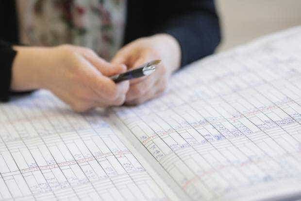 Profesorii nu mai au voie să facă meditații cu elevii de la clasă. Măsura e cuprinsă în noul regulament