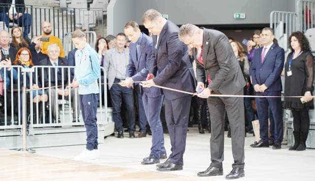 A fost inaugurată noua casă a sportului argeşean. Primarul Gentea, despre Piteşti Arena: „E o mare realizare, dar este doar începutul”