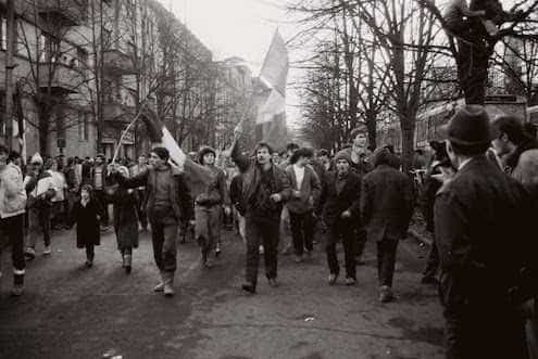 19 Decembrie 1989: La Timișoara, aflată în plină revoluție, a sosit delegația la nivel înalt condusă de primul ministru Constantin Dăscălescu și de Emil Bobu, ministrul Justiției