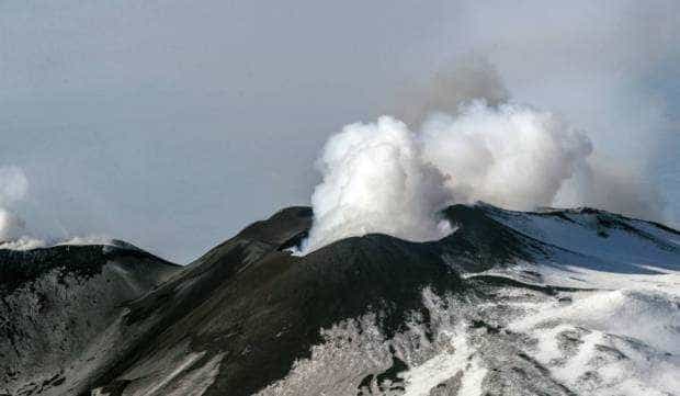 Fenomen neobișnuit: Vulcanul Etna a erupt în plină iarnă