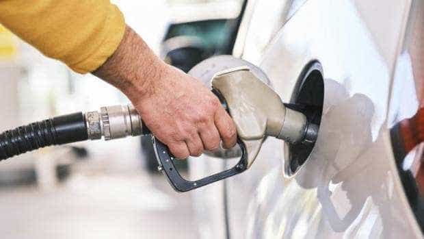 Guvernul renunţă oficial la compensarea carburanţilor de la 1 ianuarie 2023