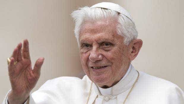 A murit, la 95 de ani, fostul Papă Benedict al XVI-lea