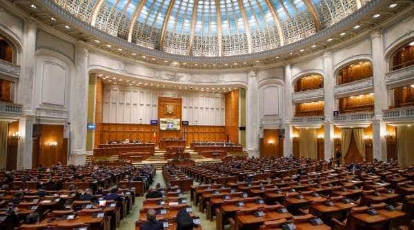 Se măresc salariile angajaților din Parlament