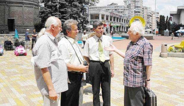 Scene din viaţa culturală piteşteană (10)