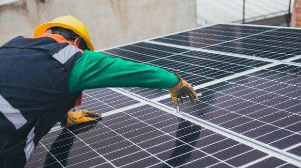 Ministerul Mediului alocă trei miliarde de lei pentru panourile solare