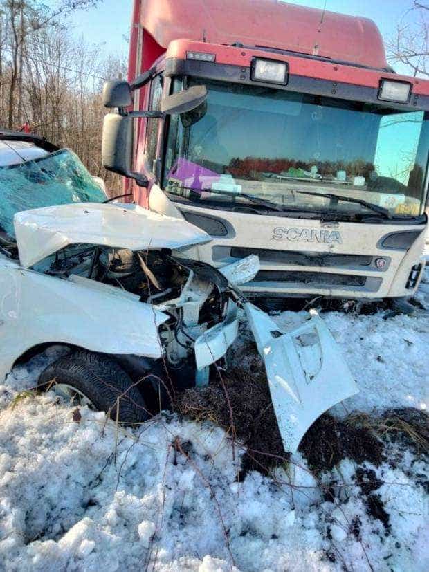 Accident pe drumul Pitești-Râmnicu Vâlcea. Un rănit luat cu ambulanța!