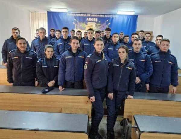 28 de studenți fac practică la Jandarmeria Argeș