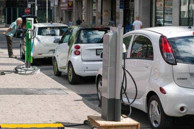 Parlamentul European a votat noul regulament care interzice mașinile cu motoare termice începând cu 2035