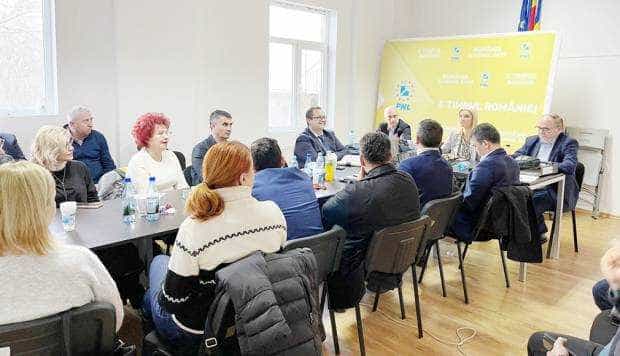Alina Gorghiu continuă întâlnirile cu primarii liberali din Argeş