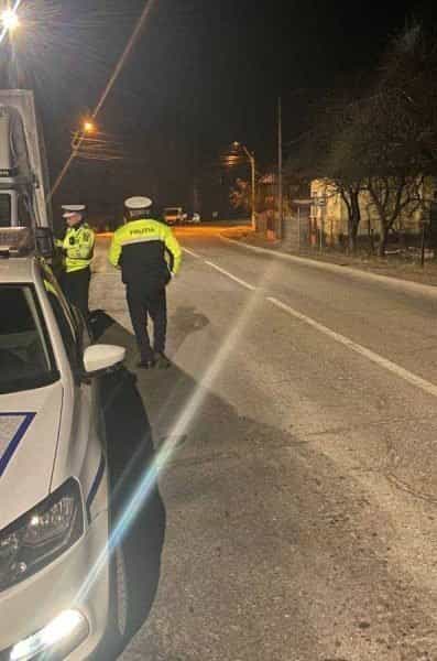 A condus cu 114 km/h într-o comună din Argeș. Șoferul a rămas fără permis