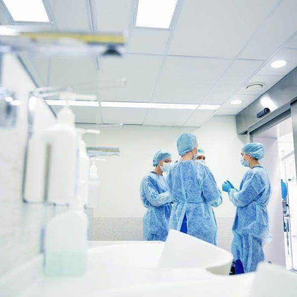 Ministerul Sănătăţii precizează că legislaţia interzice în mod explicit reutilizarea defibrilatoarelor
