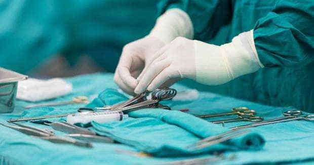 Un adolescent de 14 ani şi-a recăpătat vederea după a fost supus unei operații cu succes la Iași