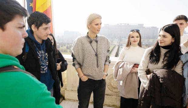 Alina Gorghiu a fost vizitată, la Senat, de elevi şi profesori argeşeni