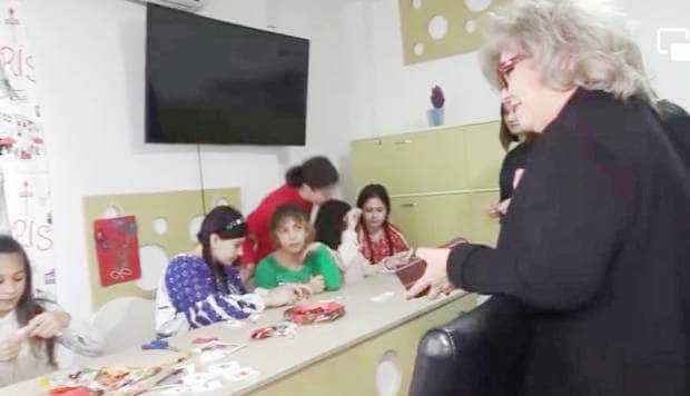 Mărţişoare tradiţionale confecţionate de copii, la invitaţia DGASPC Argeş