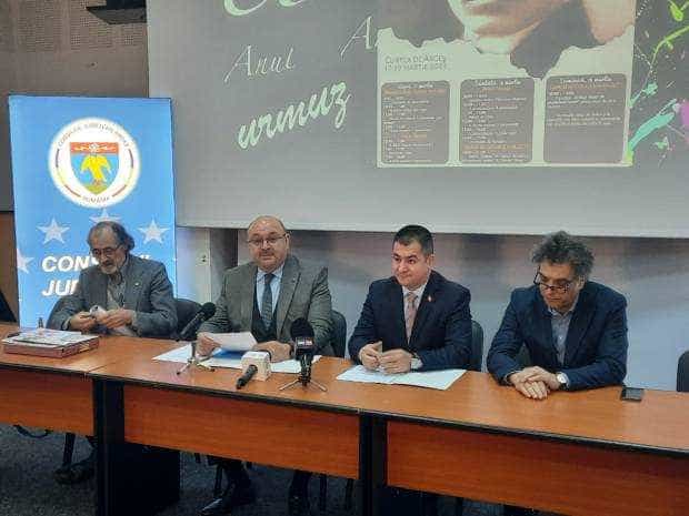 Simpozionul Internațional „Urmuz”, la Curtea de Argeș. Expoziție cu portrete din 60 de țări și album filatelic aniversar