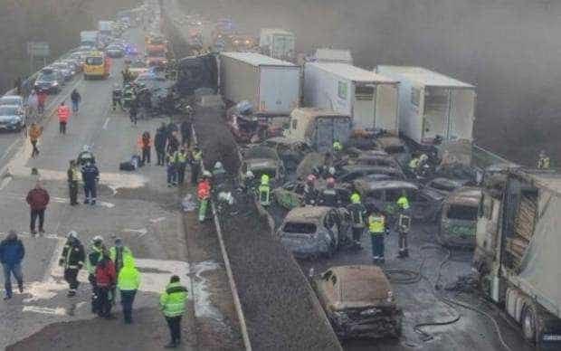 Trei români au fost implicați într-un accident cu 42 de mașini, în Ungaria 