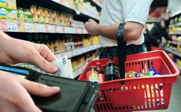 INS: Alimentele care s-au scumpit cu peste 50% în ultimul an