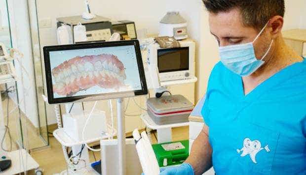 Clinica de medicină dentară Dr. TEO – Zâmbim oricând împreună! Coroana dentară din zirconiu