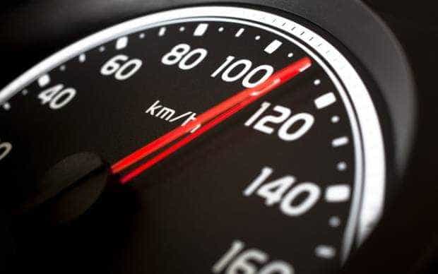 Permis suspendat 180 de zile pentru șoferii care depășesc viteza cu mai mult de 100 de km/h