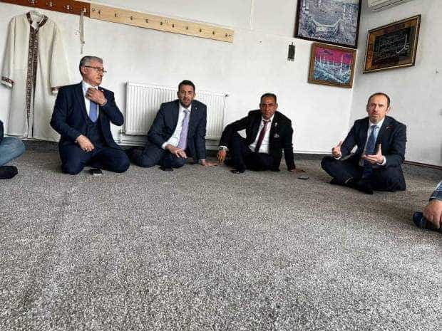 După întâlniri  oficiale, membrii delegației ambasadorului turc au fost primiți în mod tradițional la asociația musulmanilor din Pitești