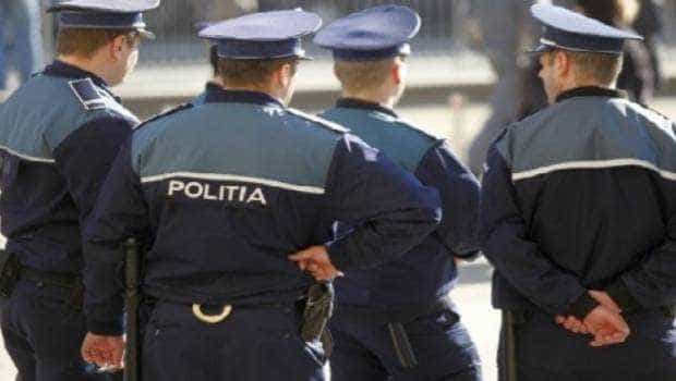 Polițiști și militari pensionari protestează azi în Piața Victoriei