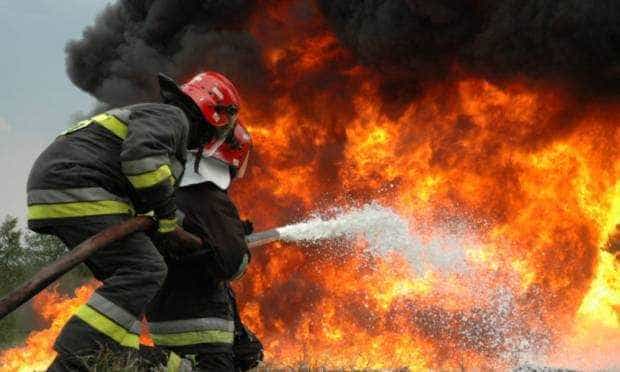 Un bătrân din Argeș a ars 20.000 de euro din cauza unui proces cu o vecină