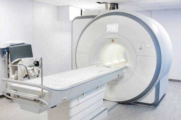 O femeie s-a ales cu o arsură la umăr după o examinare RMN