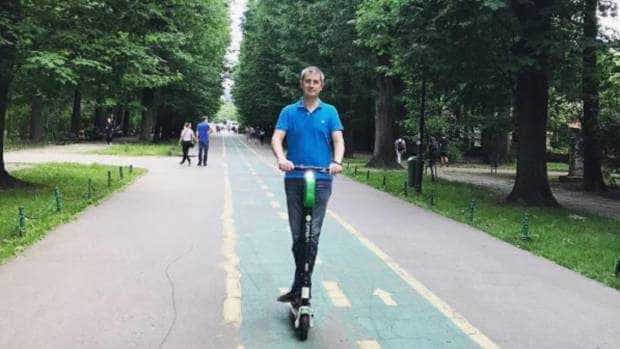 Dan Barna, lovit de o mașină pe trecerea de pietoni în timp ce se afla pe o trotinetă electrică