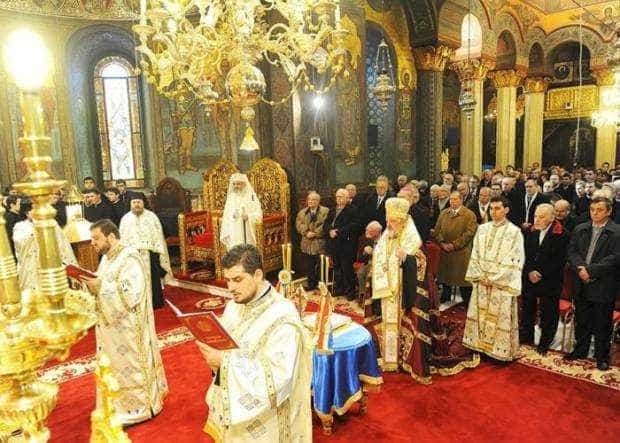 Plata cu cardul acceptată și la biserică. Mitropolia Moldovei a introdus pomelnicele online