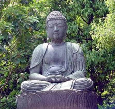 8 aprilie 563 î.Hr. – Ziua tradițională de naștere a lui Gautama Siddharta,  întemeietorul religiei budiste