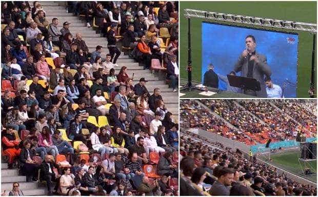 Membrii unei biserici penticostale s-au întâlnit pe Arena Națională  pentru a se ruga