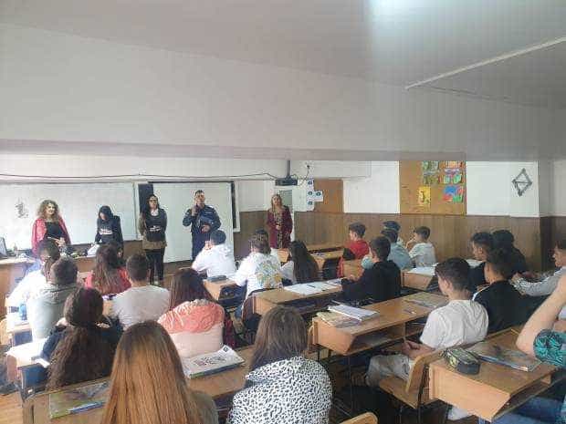 Specialiștii le-au vorbit elevilor despre bullying, la Mioveni