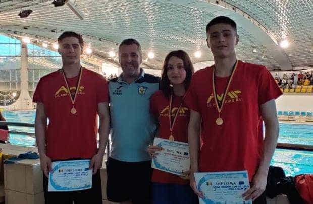 Patru medalii de aur și una de bronz pentru înotătorii de la CSM Pitești la Cupa Bistriței