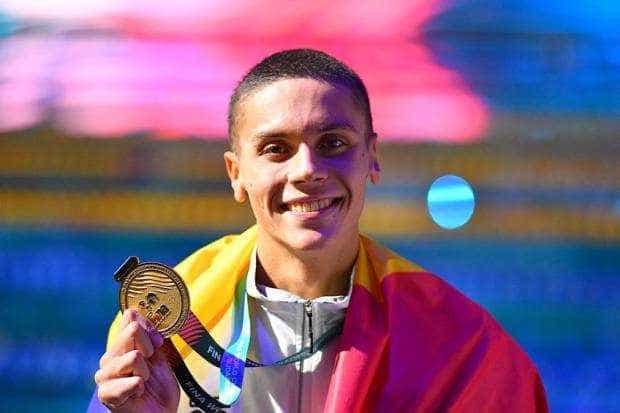 David Popovici și-a donat medalia de campion mondial în sprijinul copiilor bolnavi de cancer