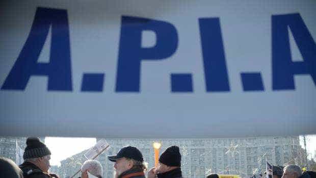 Protest în fața Guvernului. Peste 1.000 de angajați  APIA cer salarii mai mari