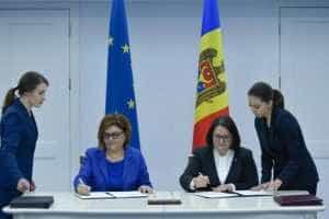 comisarul pentru transporturi Adina Vălean și ministrul infrastructurii și dezvoltării regionale din Moldova,Lilia Dabija
