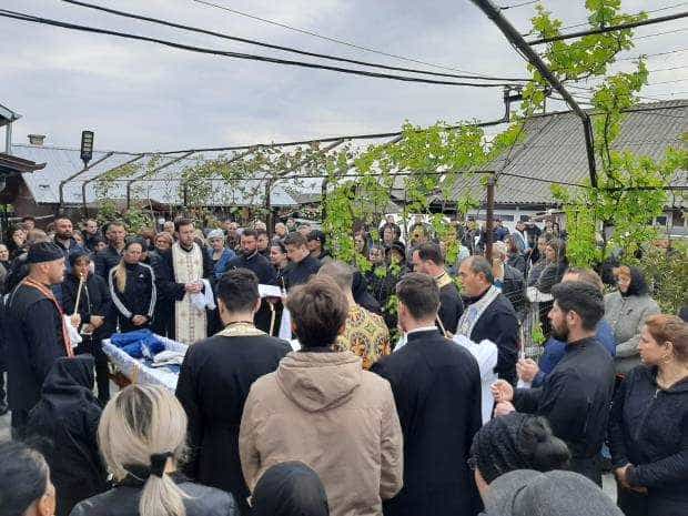 Adelin, tânărul mort în accidentul din Ungaria, înmormântat după 14 zile