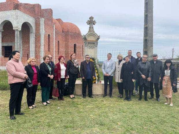 Martirii din temniţele comuniste, comemoraţi la Răteşti. Slujbă de pomenire şi evocări istorice