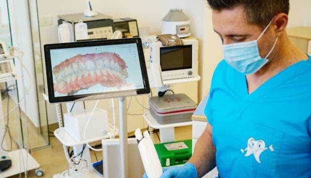 Clinica de medicină dentară Dr. TEO – Zâmbim oricând împreună! PROCESUL DE AMPRENTARE DIGITAL CAD/CAM