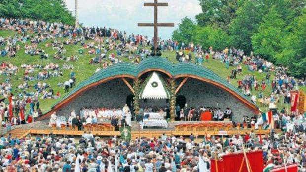 Sute de mii de catolici din toată Europa, la pelerinajul de Rusaliile catolice de la Șumuleu Ciuc