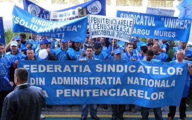 Poliţiştii de penitenciare încep protestele