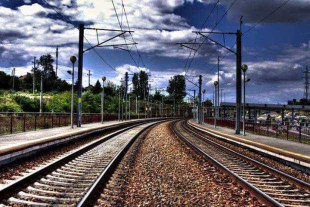 Angajaţii CFR protestează azi în faţa Ministerului Transporturilor