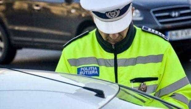 Femeie din Prahova, amendată pentru că a condus băută şi cu permisul suspendat, în Argeș