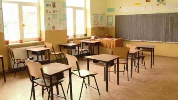 Mesajul unei profesoare către părinți: ” Cine sunteți voi să judecați profesorii și în ce calitate faceți asta ? „