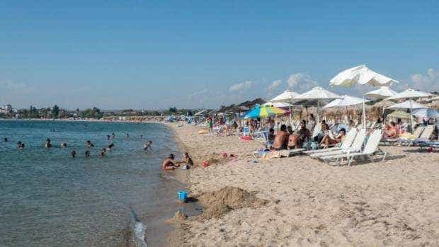Româncă moartă în vacanță în Grecia. I s-a făcut rău, iar ambulanța a ajuns după 75 de minute