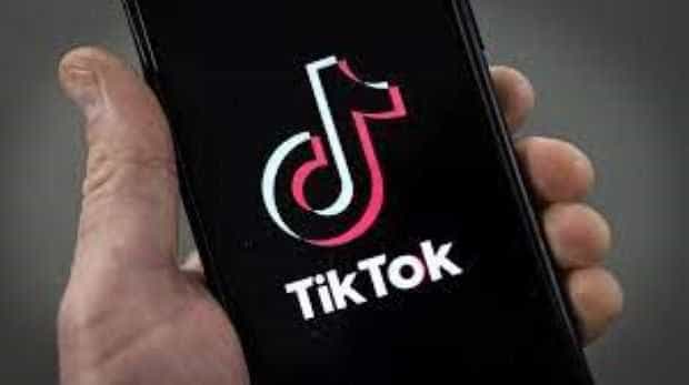 „Chroming challenge” – noua provocare virală pe TikTok face victime în rândul tinerilor