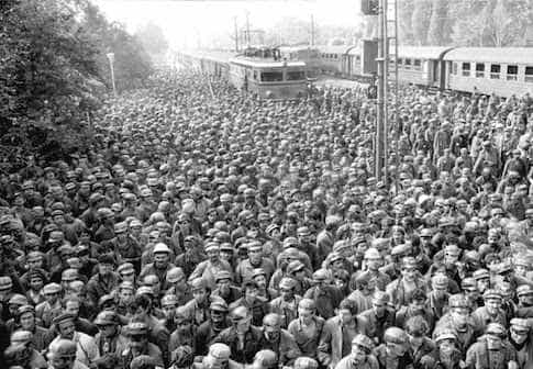 14 martie 1990: A treia „mineriadă”. 10.000 de mineri au descins în Bucuresti pentru a „restabili ordinea”